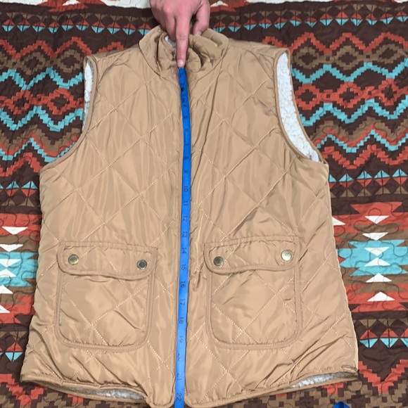 Reservable Vest - Picture 7 of 9